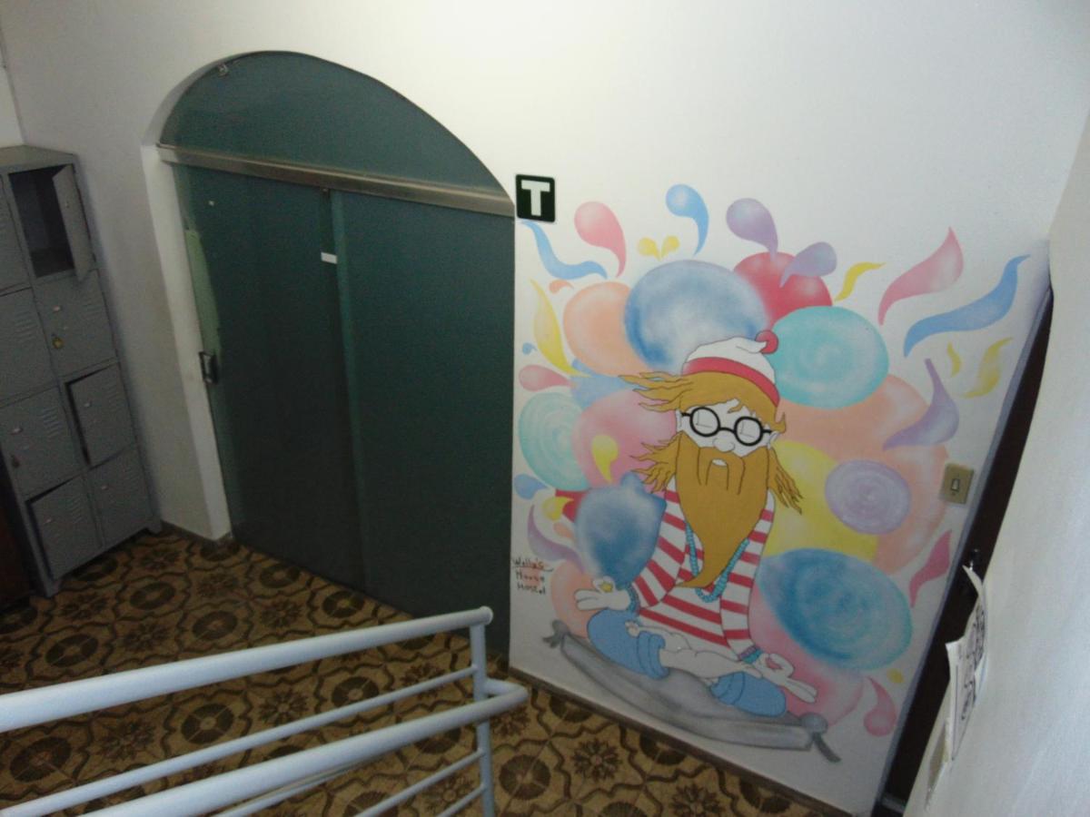 Hostel Wally's House