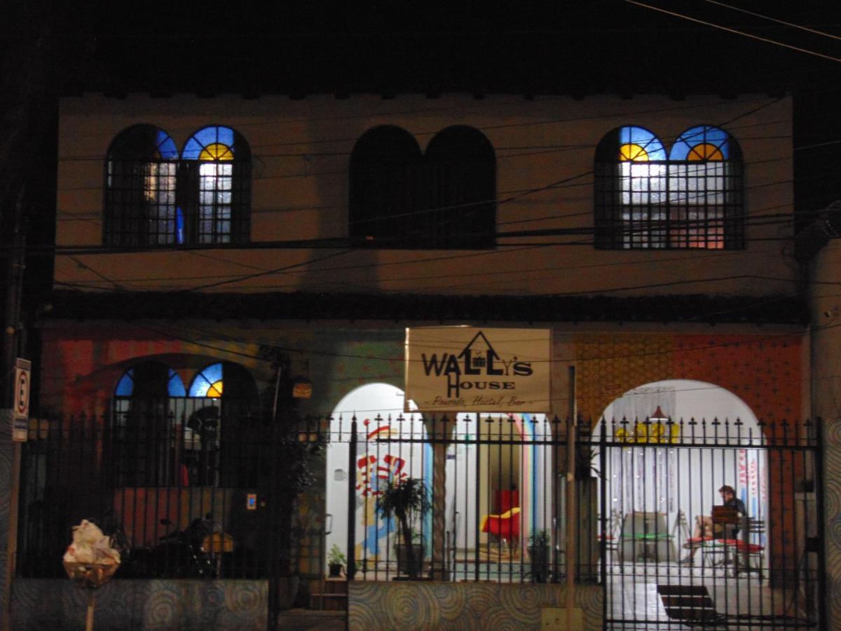 Wally's House Hostel *